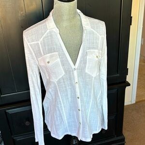 New with Tags! Lucky Brand button front top. Jersey back/sleeves, woven front. M